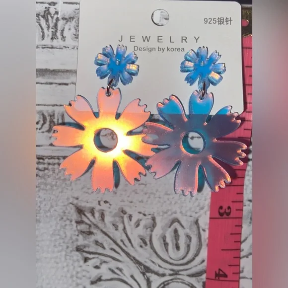 New Fun Blueish Floral Statement Earrings- Color Changes w/Lighting & Clothing🩵 - Picture 2 of 8